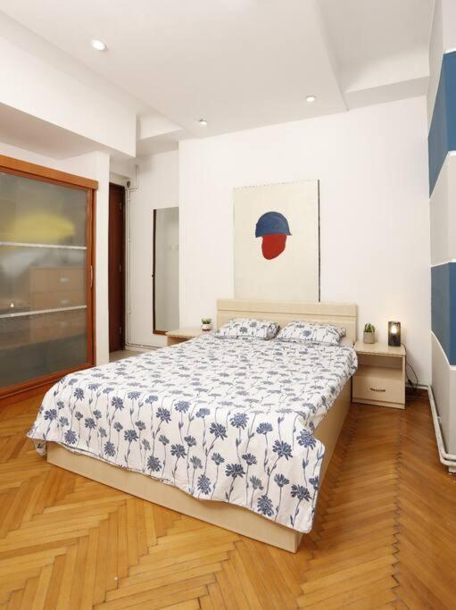 1 Bdrm Apartment In City Center Bukarest Eksteriør billede