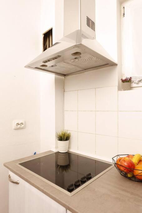 1 Bdrm Apartment In City Center Bukarest Eksteriør billede