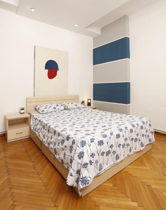 1 Bdrm Apartment In City Center Bukarest Eksteriør billede